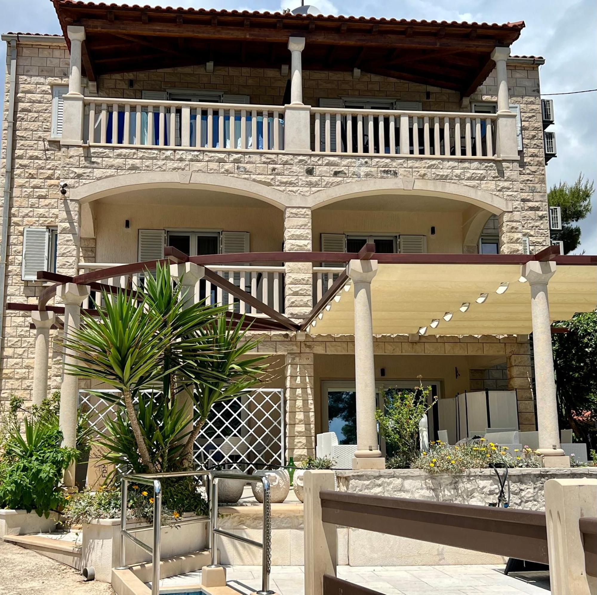 Vila Vera Seafront Apartments Sumartin Ngoại thất bức ảnh
